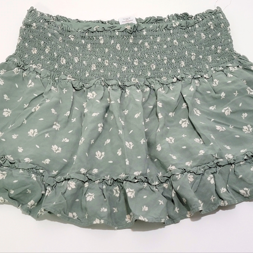 Girls XL 14-16 Plus Skirt New - Never Worn (plus size) soft green white